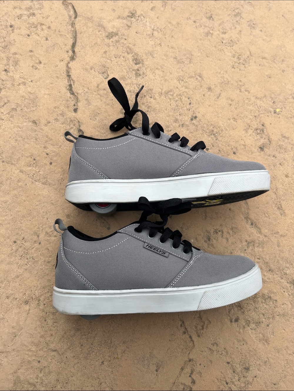 Heelys Gray and Black Low-Top Skate Sneakers